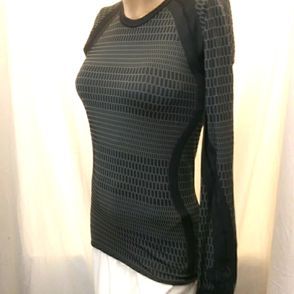Lululemon Athletica Grey Running Shirt - Picture 3 of 9